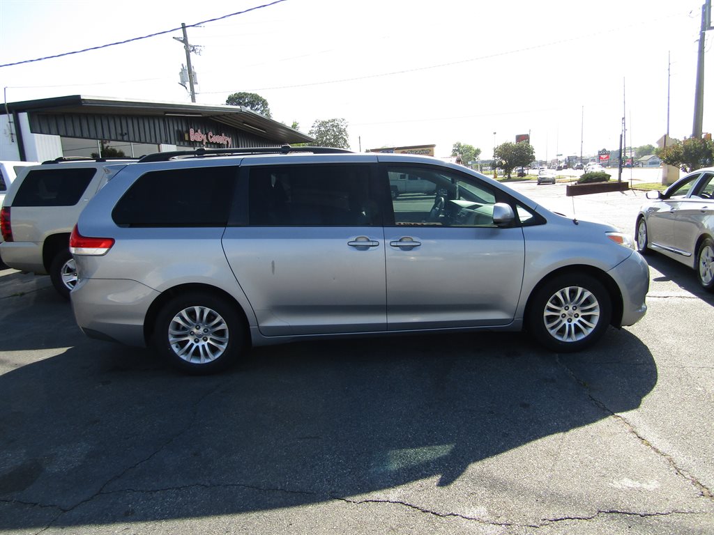 Used 2013 Toyota Sienna SE with VIN 5TDXK3DC8DS294835 for sale in Warner Robins, GA