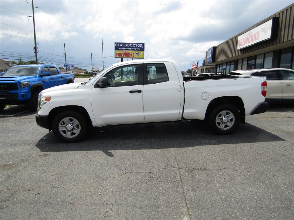 2014 Toyota Tundra SR's photo