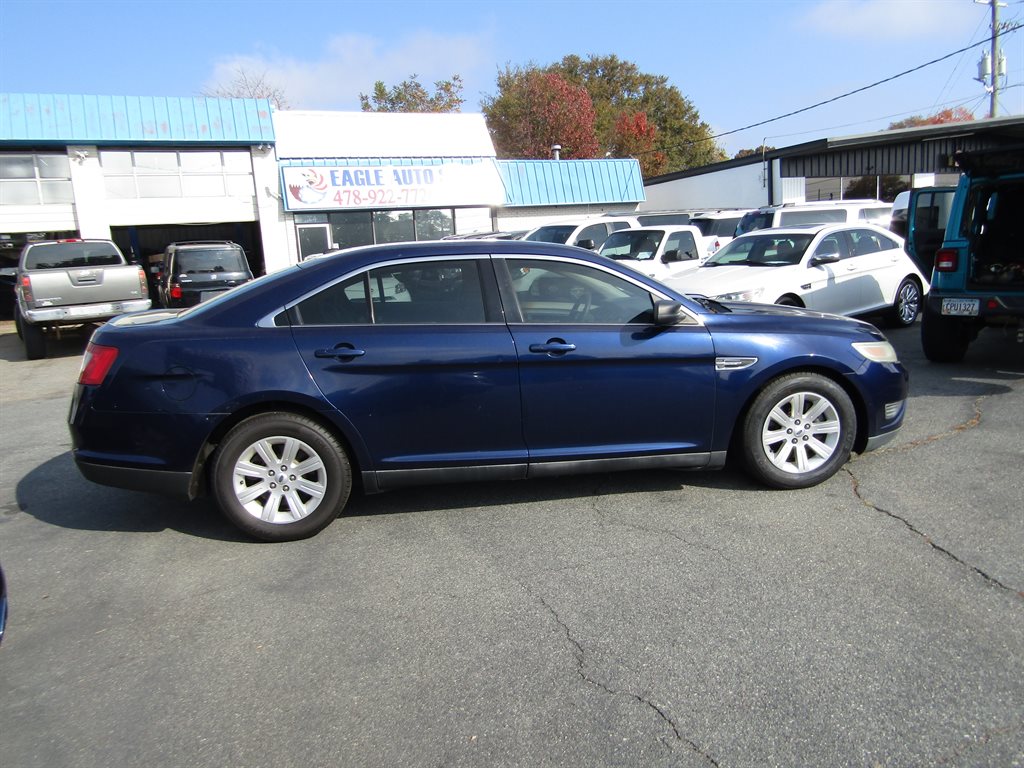 2011 Ford Taurus SE