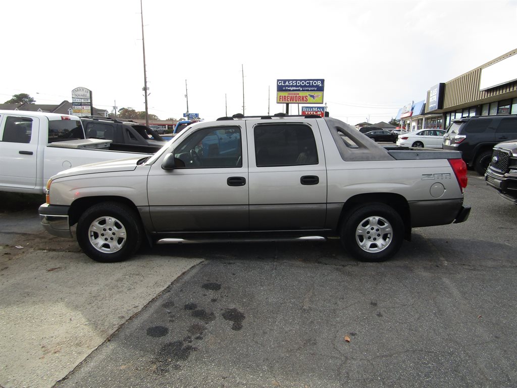 2004 Chevrolet Avalanche Base's photo